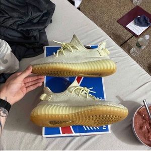 Yeezy 350 V2 butters
